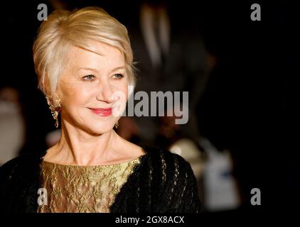 Dame Helen Mirren arrive pour la première européenne de « Brighton Rock » à l'Odeon Leicester Square, Londres. Banque D'Images