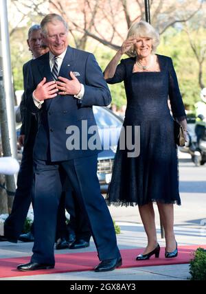 Le Prince Charles, Prince de Galles et Camilla, Duchesse de Cornwall arrivent pour assister à un concert organisé par la British Hispanic Foundation à l'hôtel Ritz de Madrid le 31 mars 2011. Banque D'Images