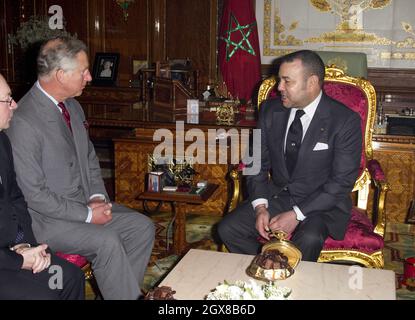 Le Prince Charles, Prince de Galles, a une audience avec sa Majesté le Roi Mohammed VI au Palais Royale à Rabat, Maroc, le 4 avril 2011. Banque D'Images