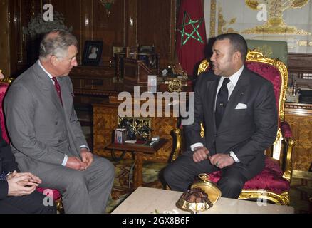 Le Prince Charles, Prince de Galles, a une audience avec sa Majesté le Roi Mohammed VI au Palais Royale à Rabat, Maroc, le 4 avril 2011. Banque D'Images