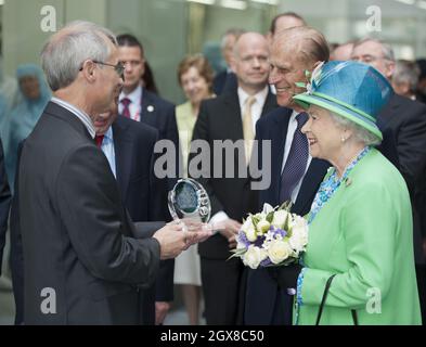 La reine Elizabeth ll visite l'Institut national de Tyndall à Cork le dernier jour de leur visite historique de l'Irlande le 20 mai 2011 Banque D'Images