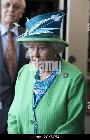 La reine Elizabeth ll visite l'Institut national de Tyndall à Cork le dernier jour de leur visite historique de l'Irlande le 20 mai 2011 Banque D'Images