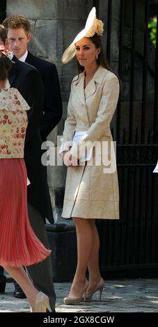 Le prince Harry et Catherine, duchesse de Cambridge, assistent au mariage royal de Zara Phillips avec Mike Tindall à Canongate Kirk à Édimbourg le 30 juillet 2011. Banque D'Images