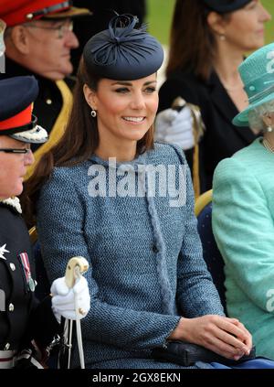 Catherine, Duchesse de Cambridge sourit lorsqu'elle visite Vernon Park lors d'une visite du Jubilé de diamant à Nottingham. Banque D'Images