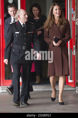 Catherine, duchesse de Cambridge, visite Humberside Fire and Rescue lors d'une visite officielle à Grimsby le 5 mars 2013. Banque D'Images