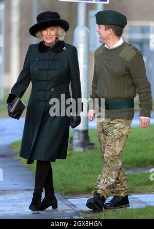 Camilla, Duchesse de Cornwall visite le camp de Bulford dans le Wiltshire pour accueillir le 4e Bataillon, les Rifles à leur retour d'Afghanistan Banque D'Images