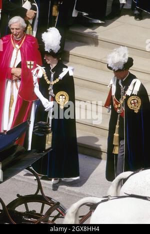 La princesse Anne et le prince Charles durant l'ordre vont à la procession Garter au château de Windsor. Banque D'Images