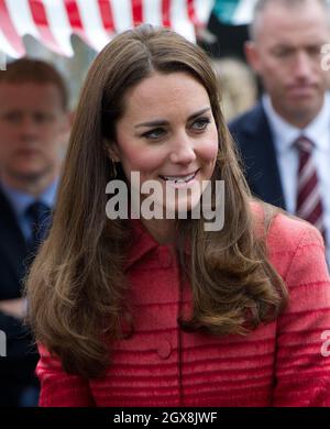 Catherine, duchesse de Cambridge, connue sous le nom de Comtesse de Stratharn en Écosse, sourit lors d'une visite à Forteviot Fete en Écosse le 29 mai 2014. Banque D'Images