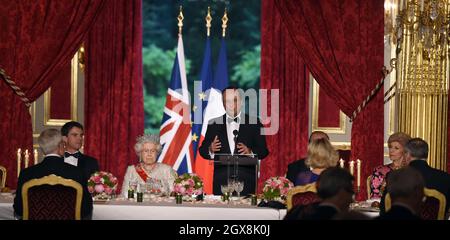 Le président français François Hollande prononce un discours lors d'un banquet d'État en l'honneur de la reine Elizabeth ll à l'Elysée Palace de Paris le 6 juin 2014. Banque D'Images
