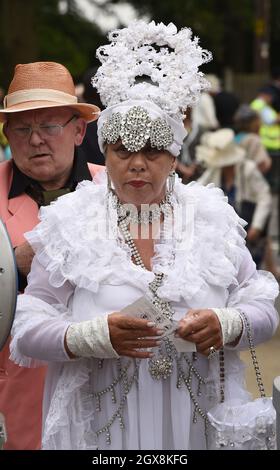 Un coureur portant un chapeau à la mode assiste à la Ladies Day à Royal Ascot le 19 juin 2014. Banque D'Images