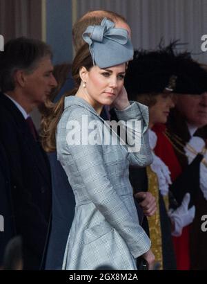 Catherine, duchesse de Cambridge, et le prince William, duc de Cambridge, assistent à une cérémonie de bienvenue pour le président de Singapour, Tony Tan, au Horse Guards Parade à Londres. Banque D'Images