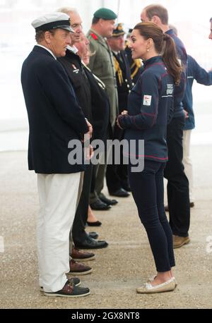 Catherine, duchesse de Cambridge et Prince William, duc de Cambridge, visitent le QG de l'équipe néo-zélandaise pour assister à la coupe du monde de l'Amérique à Portsmouth. Banque D'Images