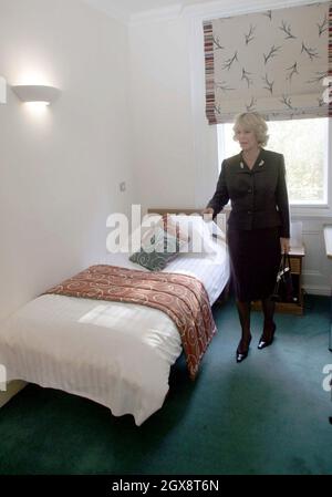 Camilla, duchesse de Cornwall, inspecte une chambre alors qu'elle visite le club résidentiel Soroptimists récemment rénové à Bayswater, Londres.Soroptimist International se décrit comme une organisation pour les femmes en gestion et les professions, qui a des succursales dans 119 pays à travers le monde.Anwar Hussein/allactiondigital.com Banque D'Images