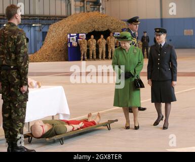 La reine Elizabeth ll visite la RAF Marham à Norfolk le 31 janvier 2006.Anwar Hussein/allactiondigital.com Banque D'Images