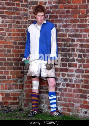 Prince Harry pendant le match du mur à Eton College le 2003 mars entre une équipe scolaire et une équipe de vieux garçons.Pleine longueur, Royals, short, sport éAnwar Hussein/allaction.co.uk Banque D'Images