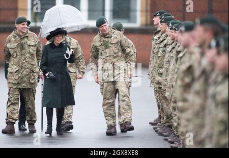 Camilla, la duchesse de Cornwall visite le 4e Bataillon, les Rifles pour assister à un défilé de retour à Aldershot le 27 février 2017 Banque D'Images