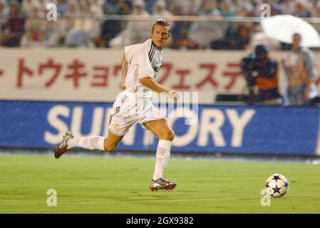 David Beckham jouant pour le Real Madrid lors d'un match d'exposition contre le FC Tokyo au stade national de Tokyo.Beckham a marqué son premier but pour le club comme véritable Cruised à la victoire de 3-0. Banque D'Images