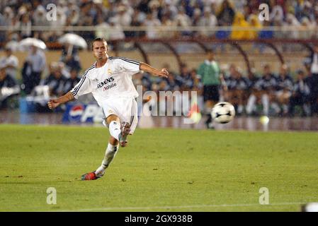 David Beckham jouant pour le Real Madrid lors d'un match d'exposition contre le FC Tokyo au stade national de Tokyo.Beckham a marqué son premier but pour le club comme véritable Cruised à la victoire de 3-0. Banque D'Images