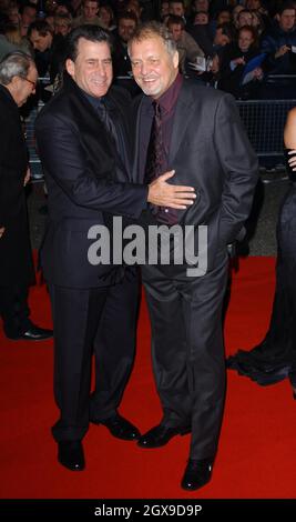 Paul Michael Glaser et David Soul aux National TV Awards qui se tiennent au Royal Albert Hall de Londres. Banque D'Images