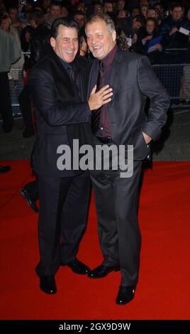 Paul Michael Glaser et David Soul aux National TV Awards qui se tiennent au Royal Albert Hall de Londres. Banque D'Images