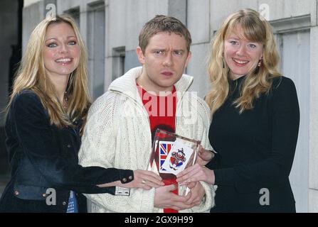 Tamzin Malleson (robe noire), Martin Freeman et Sarah Alexander aux nominés des British Comedy Awards 2003 à l'hôtel Savoy. Banque D'Images