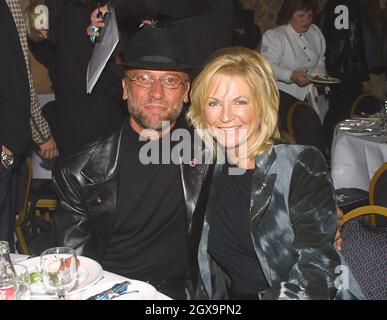 Morris Gibb et sa femme à la Capital aident À Un London Child Awards. Banque D'Images