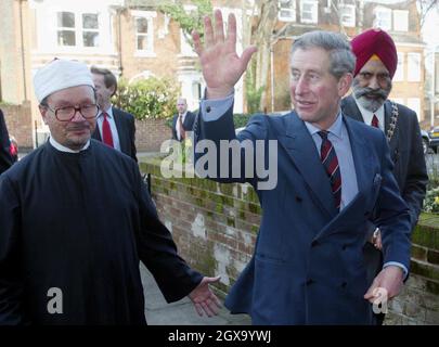 HRH le Prince de Galles visite le Muslim College, Ealing, Londres Ouest.Le collège est une institution universitaire de premier plan dans l'étude de l'Islam.Le prince a été accueilli à son arrivée par le Dr Zaki Badawi, directeur du Collège musulman.Â Anwar Hussein/allactiondigital.com Banque D'Images