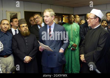 HRH le Prince de Galles visite le Muslim College, Ealing, Londres Ouest.Le collège est une institution universitaire de premier plan dans l'étude de l'Islam.Le prince a été accueilli à son arrivée par le Dr Zaki Badawi, directeur du Collège musulman.Â Anwar Hussein/allactiondigital.com Banque D'Images