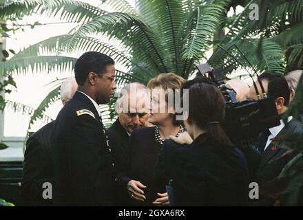 Denzel Washington comme major Ben Marco et Meryl Streep comme sénateur Eleanor Shaw dans le candidat Manchurien. Banque D'Images