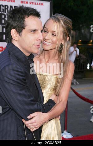 Ben Stiller et Christine Taylor à la première de Dodgeball: A True Underdog Story, à Los Angeles, Etats-Unis. Banque D'Images