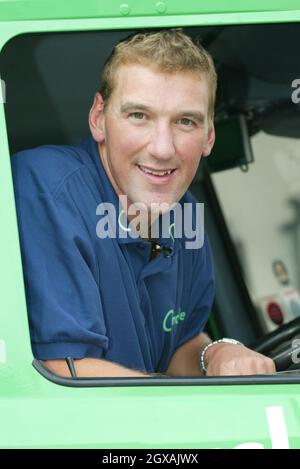 Matthew Pinsent CBE, champion olympique, lance Recycling Now, une nouvelle campagne publicitaire nationale multimédia de 10 millions de livres pour encourager les gens à recycler plus souvent les ordures ménagères et dévoilera également un nouveau symbole national pour le recyclage.Le lancement a eu lieu à East Piazza, Covent Garden, Londres. Banque D'Images