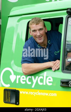 Matthew Pinsent CBE, champion olympique, lance Recycling Now, une nouvelle campagne publicitaire nationale multimédia de 10 millions de livres pour encourager les gens à recycler plus souvent les ordures ménagères et dévoilera également un nouveau symbole national pour le recyclage.Le lancement a eu lieu à East Piazza, Covent Garden, Londres. Banque D'Images