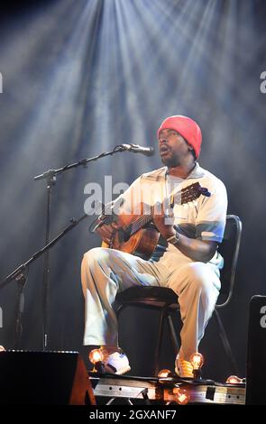 Le musicien brésilien Seu Jorge se produit au festival Womad à Charlton Park, dans le Wiltshire, le 29 juillet 2017 Banque D'Images