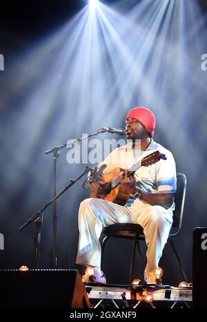 Le musicien brésilien Seu Jorge se produit au festival Womad à Charlton Park, dans le Wiltshire, le 29 juillet 2017 Banque D'Images