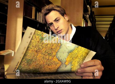 Prince William étudie dans la bibliothèque principale de l'université de St Andrews où il est étudiant.Le Prince en est à la dernière année de son cours de quatre ans à l'université écossaise.Anwar Hussein/allactiondigital.com Banque D'Images