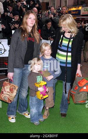 JO Whiley arrive à la première du film de charité britannique « The Magic Rondabout » en association avec l'association caritative pour enfants du Great Ormond Street Hospital à Leicester Square. Banque D'Images