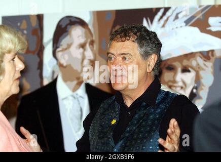 Camilla, duchesse de Cornwall rencontre Max Boyce, animateur gallois.Le Prince Charles et Camilla ont assisté à la célébration du Grand Chelem de l'Union galloise de rugby au Millennium Stadium de Cardiff.Anwar Hussein/allactiondigital.com Banque D'Images