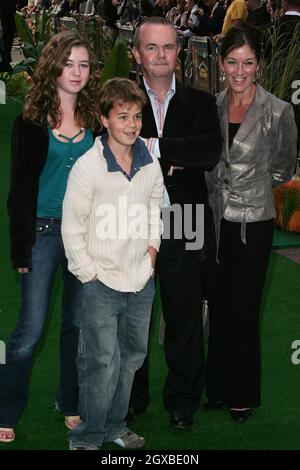 Ian Hislop arrivant au Wallace and Gromit la malédiction de la première de charité britannique Were-Rabbit tenue à l'Odeon Leicester Square à Londres. Banque D'Images