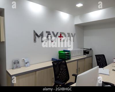 Zone de réception de la clinique MAYDAY. Hôpital d'urgence pour touristes en Turquie. Espace de travail vide avec table et ordinateur. MARMARIS, TURQUIE - SEPTEMBRE 6, Banque D'Images