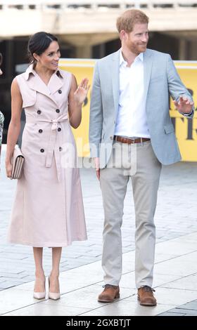 Le duc et la duchesse de Sussex visitent l'exposition du centenaire Nelson Mandela au Southbank Centre de Londres le 17 juillet 2018. Banque D'Images