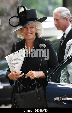 Camilla, duchesse de Cornwall, arrive à l'église St Paul de Knightsbridge pour un service commémoratif pour son père, le major Bruce Shand, à Londres, le 11 septembre 2006.Anwar Hussein/EMPICS Entertainment Banque D'Images