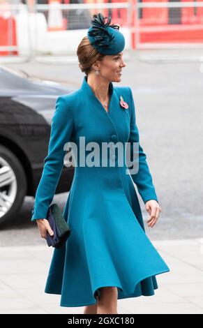 Catherine, duchesse de Cambridge, portant un manteau Catherine Walker et un chapeau Rosie Olivia assorti, participe au service de jour annuel d'Anzak à l'abbaye de Westminster le 25 avril 2019. Banque D'Images