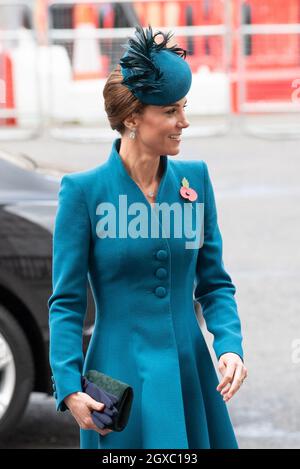 Catherine, duchesse de Cambridge, portant un manteau Catherine Walker et un chapeau Rosie Olivia assorti, participe au service de jour annuel d'Anzak à l'abbaye de Westminster le 25 avril 2019. Banque D'Images