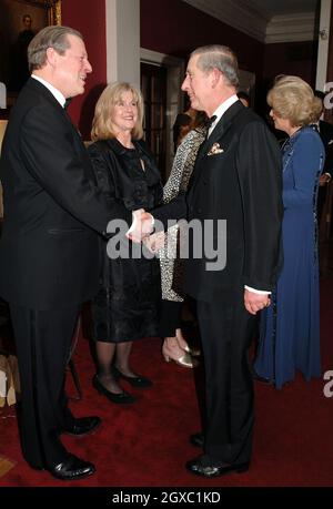 Le Prince Charles, Prince de Galles et Camilla, Duchesse de Cornwall rencontrent l'ancien vice-président américain Al Gore et sa femme Tipper au Harvard Club où le Prince recevra le prix Global Environmental Citizen du Centre for Health and the Global Environment de la Harvard Medical School le 28 janvier,2007 à New York.Anwar Hussein/EMPICS Entertainment Banque D'Images