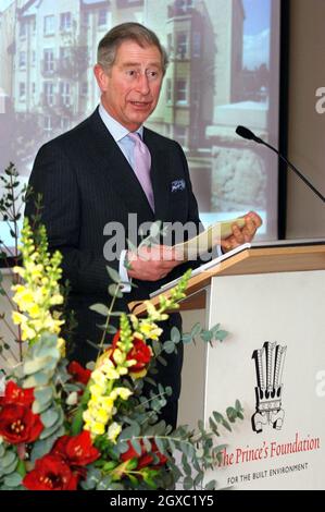 Le Prince Charles, Prince de Galles, prend la parole lors d'une réception organisée par la Fondation du Prince à Londres, le 1er février 2007, en présence de membres de la Fédération des constructeurs d'habitations.Anwar Hussein/EMPICS Entertainment Banque D'Images