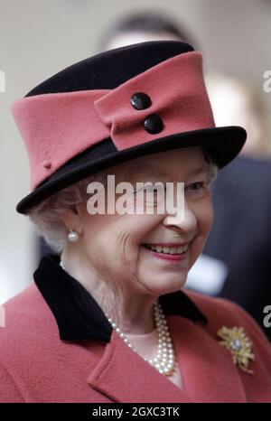 La reine Elizabeth II visite le Brighton Dome le 8 mars 2007. Banque D'Images