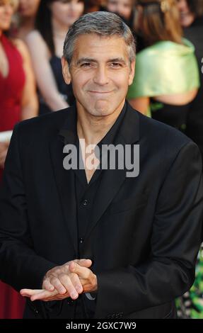 George Clooney arrive pour la première européenne de Leatherheads au Odeon Leicester Square, Londres, WC2 le 8 avril 2008. Banque D'Images