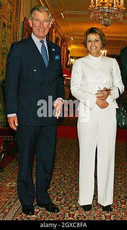 Le Prince Charles, prince de Galles, rencontre Dahlia Itzik, président par intérim d'Israël et président de la Knesset, à Clarence House à Londres. Banque D'Images