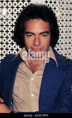 L'auteur-compositeur américain Neil Diamond fait la promotion du nouvel album en direct « Love at the Greek » enregistré à partir d'un concert au théâtre grec de Los Angeles Banque D'Images