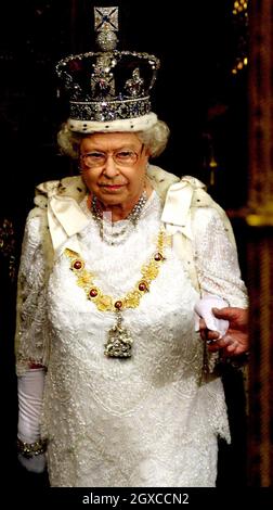 La reine Elizabeth II assiste à l'ouverture d'État du Parlement à Londres. Banque D'Images